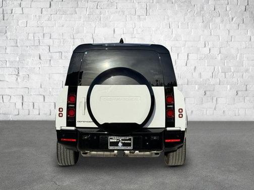 2024 Land Rover Defender 130 P400 X-Dynamic SE