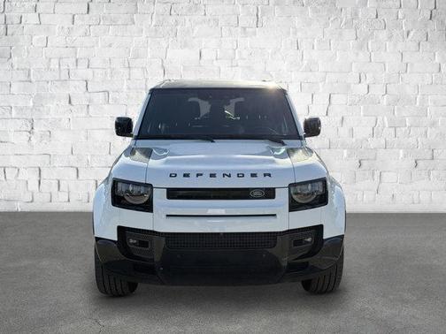 2024 Land Rover Defender 130 P400 X-Dynamic SE