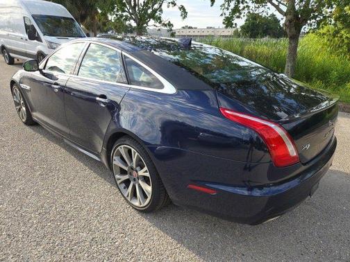 2019 Jaguar XJ R-Sport