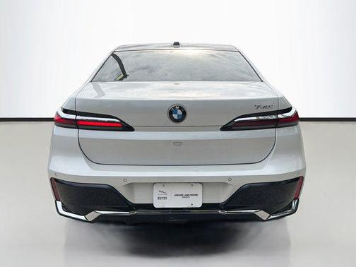 2023 BMW 740 i