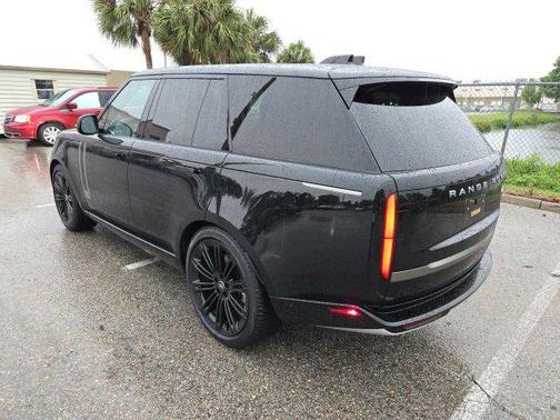 2023 Land Rover Range Rover P530 SE