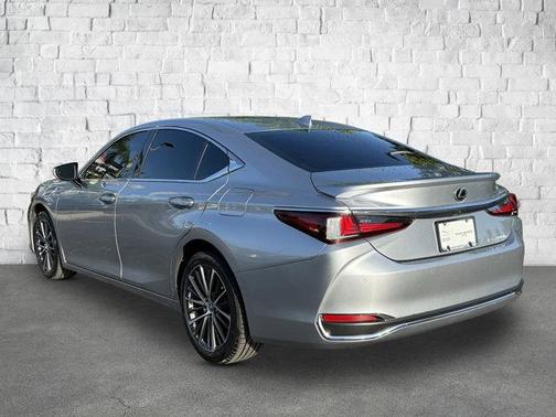 2023 Lexus ES 300h Base