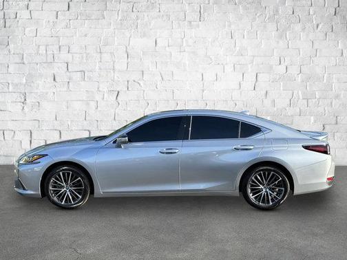 2023 Lexus ES 300h Base