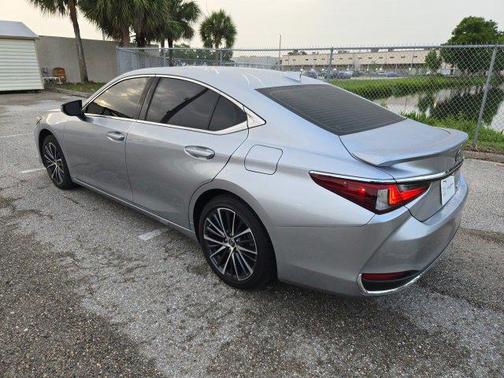 2023 Lexus ES 300h Base