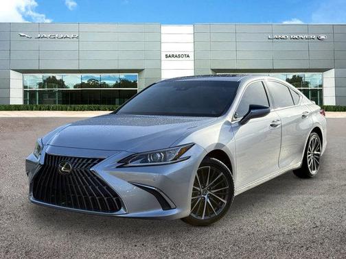 2023 Lexus ES 300h Base