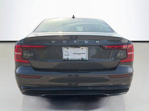 2024 Volvo S60 B5 Core Dark Theme