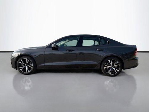 2024 Volvo S60 B5 Core Dark Theme