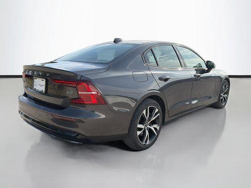 2024 Volvo S60 B5 Core Dark Theme