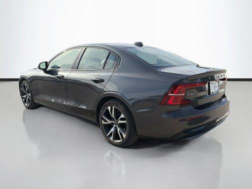 2024 Volvo S60 B5 Core Dark Theme