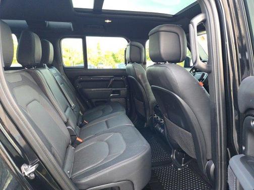 2024 Land Rover Defender 110 P400 X-Dynamic SE