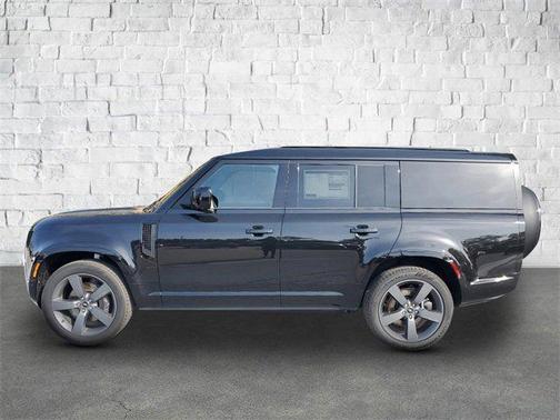 2024 Land Rover Defender 130 P400 Outbound