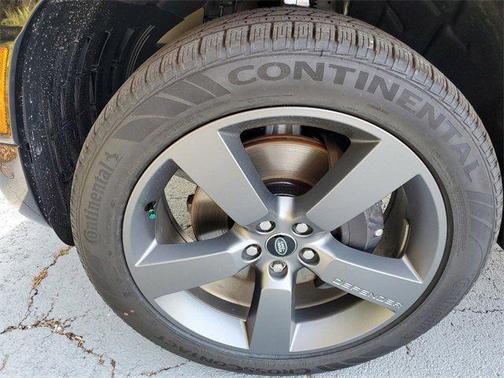 2024 Land Rover Defender 130 P400 Outbound