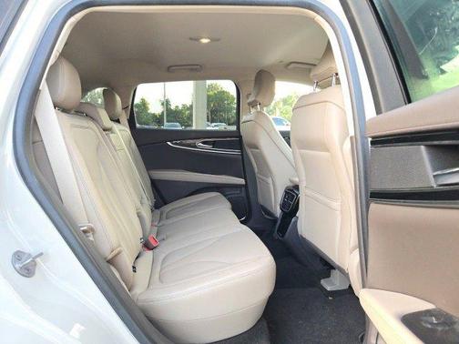 2022 Lincoln Nautilus Standard