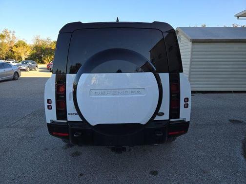 2023 Land Rover Defender 130 X-Dynamic SE