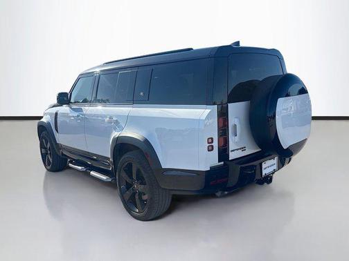 2023 Land Rover Defender 130 X-Dynamic SE