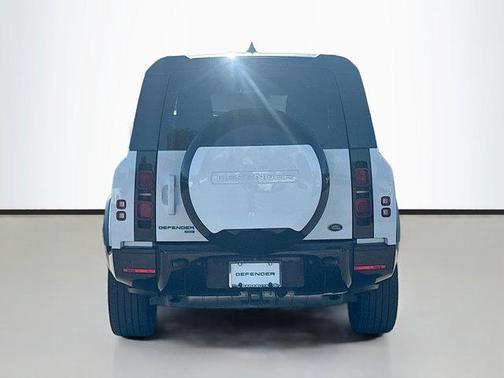 2023 Land Rover Defender 130 X-Dynamic SE