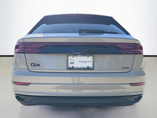 2022 Audi Q8 55 Premium