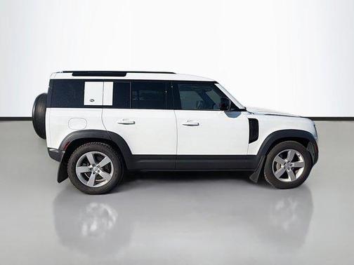 2022 Land Rover Defender 110 SE