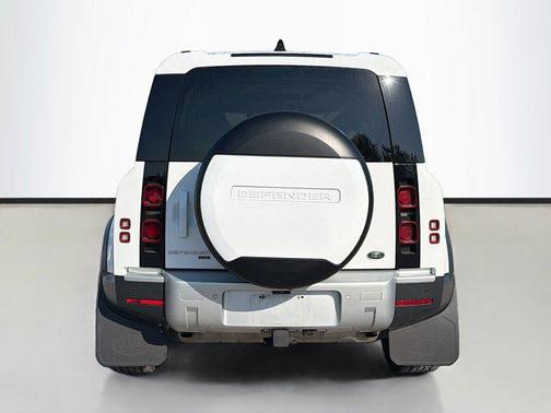 2022 Land Rover Defender 110 SE