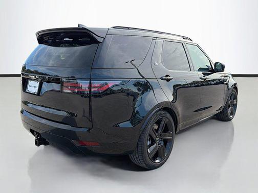 2025 Land Rover Discovery P300 Dynamic SE