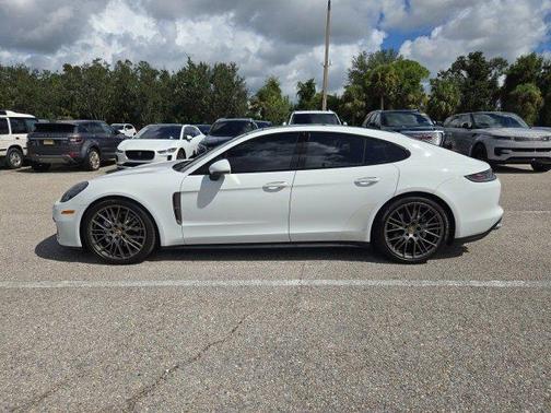 2022 Porsche Panamera 4 Platinum Edition
