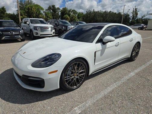 2022 Porsche Panamera 4 Platinum Edition