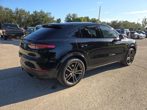 2022 Porsche Cayenne Base