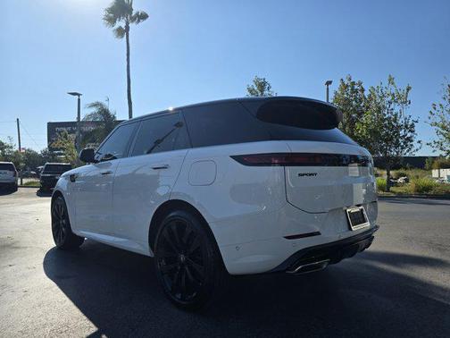 2025 Land Rover Range Rover Sport SE