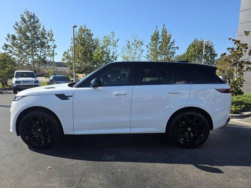2025 Land Rover Range Rover Sport SE