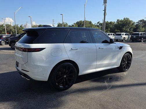2025 Land Rover Range Rover Sport SE