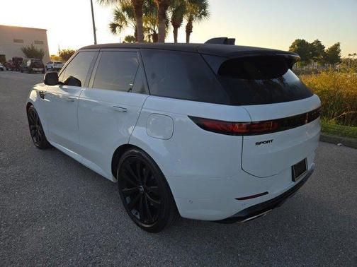 2025 Land Rover Range Rover Sport SE