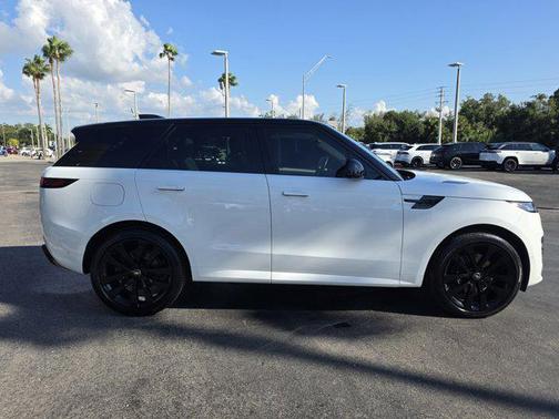 2025 Land Rover Range Rover Sport SE