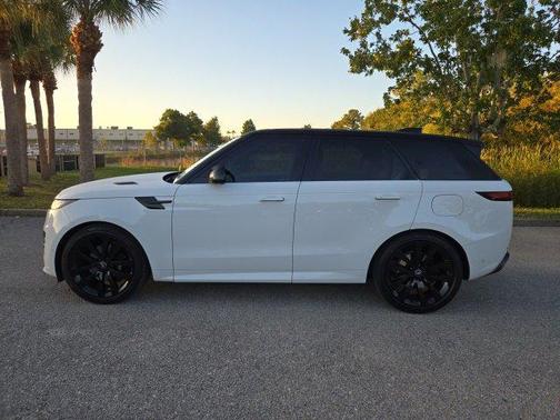 2025 Land Rover Range Rover Sport SE