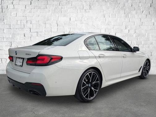 2022 BMW 530 i