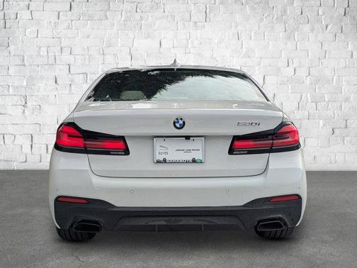 2022 BMW 530 i
