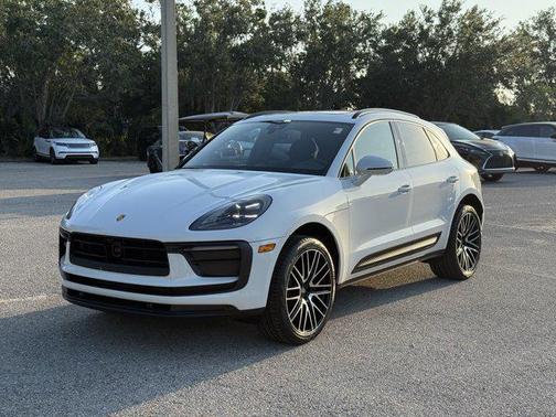 2022 Porsche Macan Base