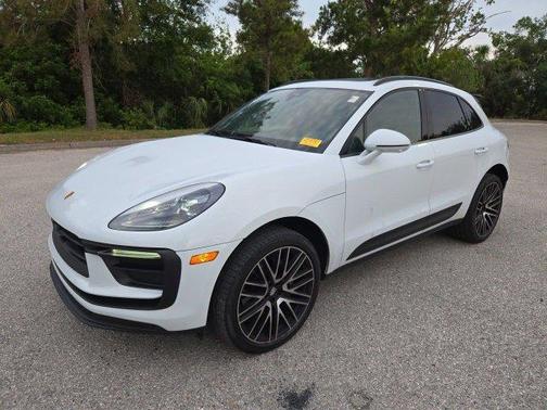 2022 Porsche Macan Base