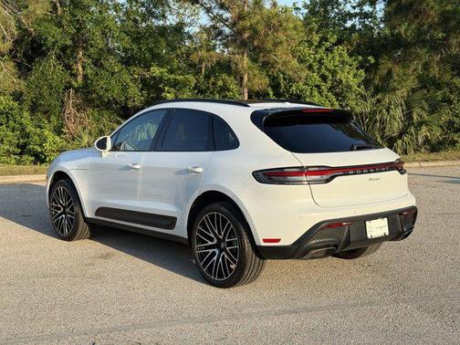 2022 Porsche Macan Base