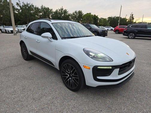 2022 Porsche Macan Base
