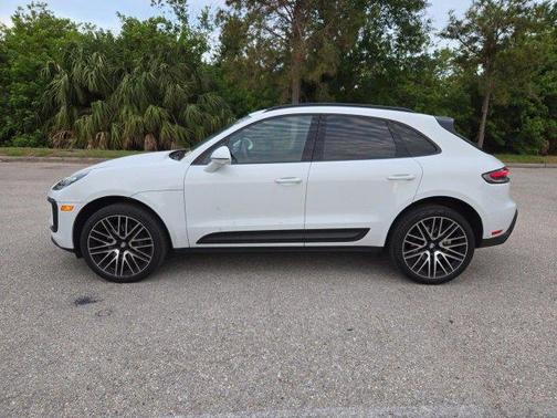 2022 Porsche Macan Base