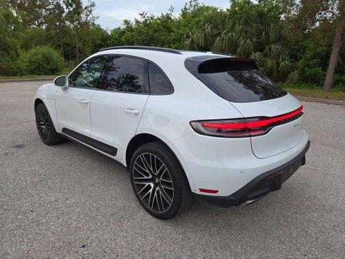 2022 Porsche Macan Base