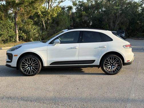 2022 Porsche Macan Base