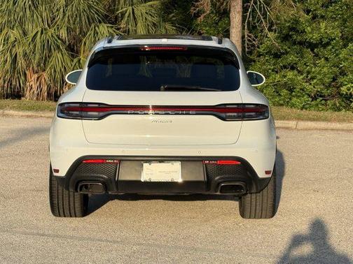 2022 Porsche Macan Base