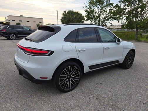 2022 Porsche Macan Base