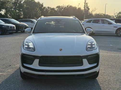 2022 Porsche Macan Base
