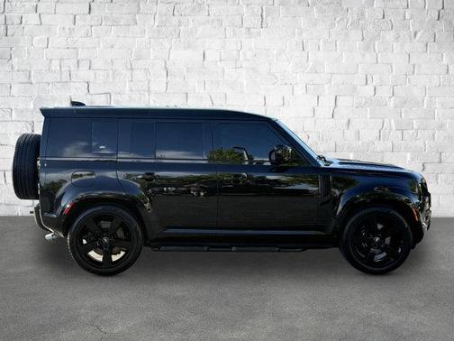 2023 Land Rover Defender 110 V8