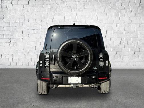 2023 Land Rover Defender 110 V8
