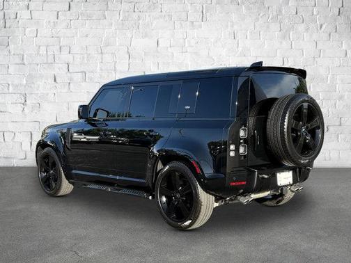 2023 Land Rover Defender 110 V8