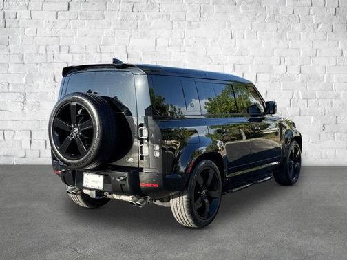 2023 Land Rover Defender 110 V8
