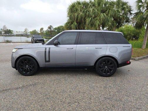2025 Land Rover Range Rover P550e SE